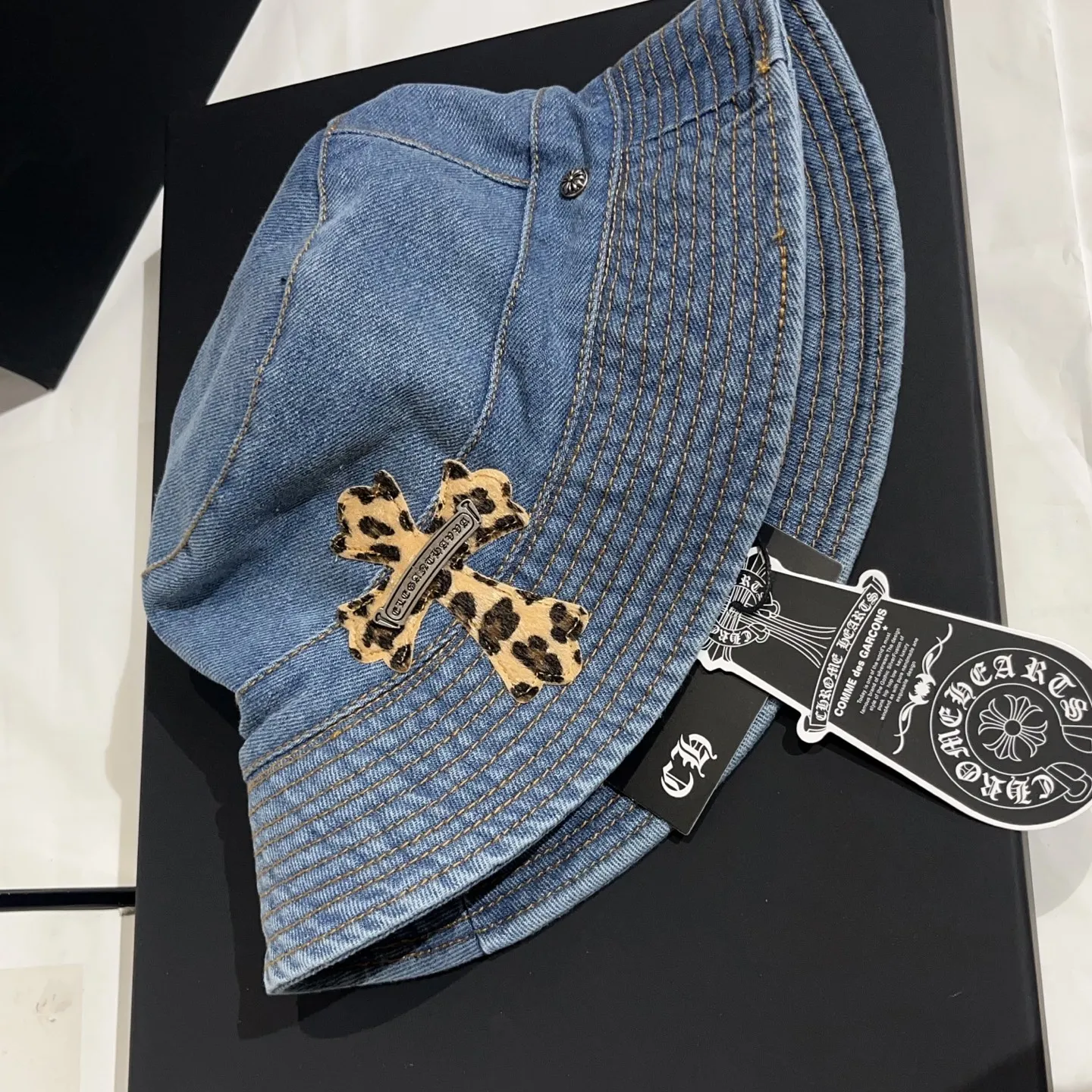 2⃣️5⃣️New ꫛꫀꪝ ❥—— ✨Hot-selling Crocodile heart washed denim bucket hat ⚜️Genuine leather leopard print cross, versatile and fashionable style
